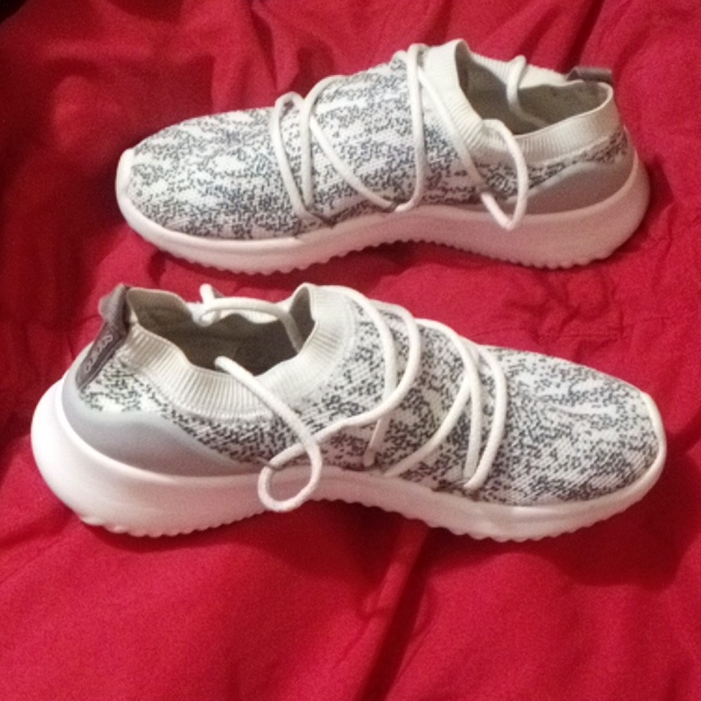 Shoes. - Picture 5 of 6